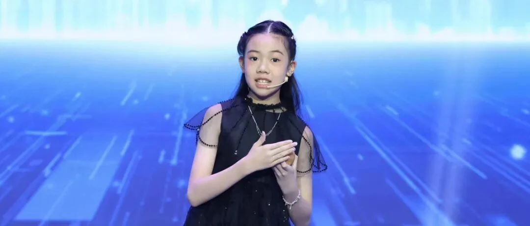 安淇尔在2026年希望之星暨希语盛典冠军战舞台上演讲